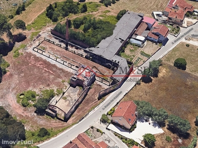 Vende-se terreno (10900 m2) com armazém - Leiria