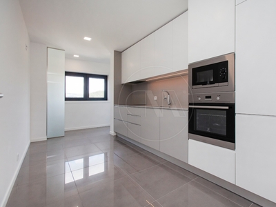 Apartamento T3 NOVO c/131 m2 de área em Vimieiro, Braga!