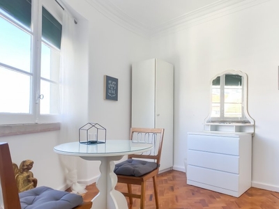 Aluga-se quarto em apartamento de 6 quartos em Alfama, Lisboa