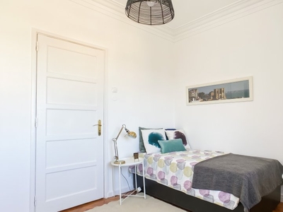 Aluga-se quarto em apartamento de 6 quartos em Alfama, Lisboa