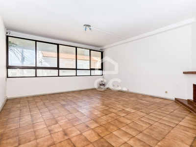 Apartamento T3 com varandas e estacionamento | Tapada / Vista Alegre