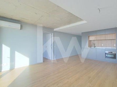 Apartamento T1 Novo com varanda e lugar de garagem em zona nobre da cidade de Aveiro