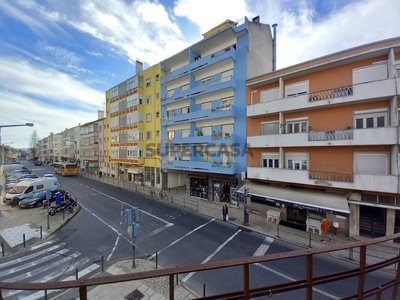 Apartamento T3 à venda na Rua Francisco Pereira de Sousa