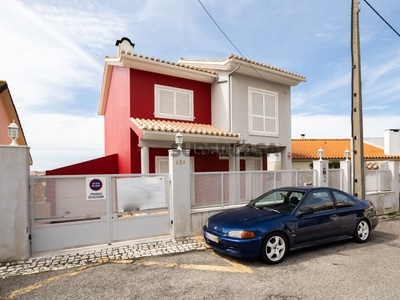 Moradia T3 para arrendamento em São Domingos de Rana