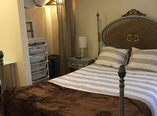 Aluga-se quarto em apartamento de 5 quartos no Porto