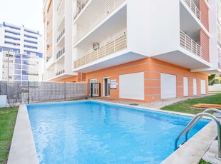 Apartamento T1+1 em Condomínio de referencia em Portimão – Oportunidade de Investimento ou Férias