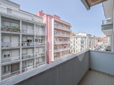 Apartamento T2 | Varanda | Elevador | Arroios | Lisboa