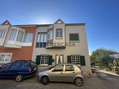 Casa Geminada T3+1 Duplex à venda na Rua de Santa Luzia