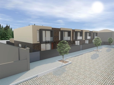 Moradia T3 Duplex à venda na Rua da Praia