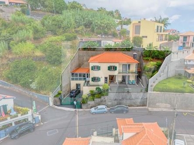 Encantadora moradia Unifamiliar de tipologia T4 | S. Roque | Funchal