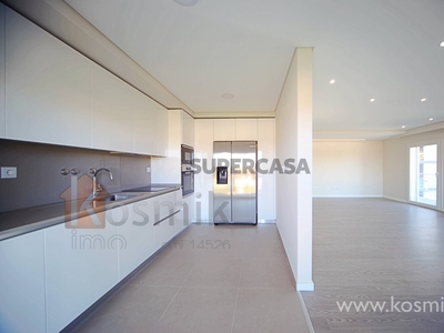 Apartamento T3 à venda em Póvoa de Santo Adrião e Olival Basto