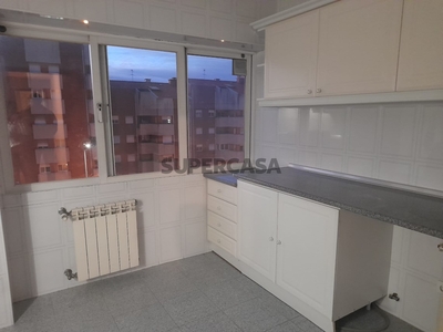 Apartamento T3 para arrendamento na Rua Cidadela de Aveiro