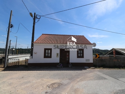 Moradia T3 à venda na Rua da Escola, Seiça (2435-618)