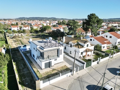 Moradia T4 para arrendamento em Azeitão (São Lourenço e São Simão)