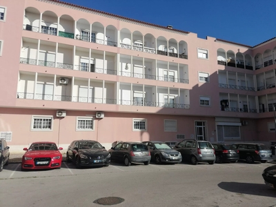 Apartamento T2 - Central - Arrecadação e Parqueamento - Fertagus - 30 minutos de Lisboa
