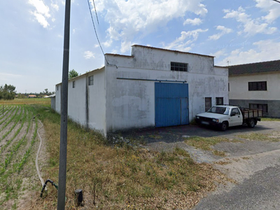 Armazém em Ferreira a Nova, antiga oficina de serralharia civil e mecânica.