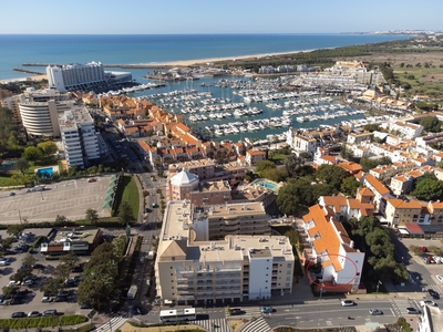Apartamento, junto à marina de Vilamoura, com estacionamento privativo