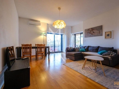 Apartamento T2 localizado no 4º andar oferece uma vista panorâmica e muita luz natural em Abrantes