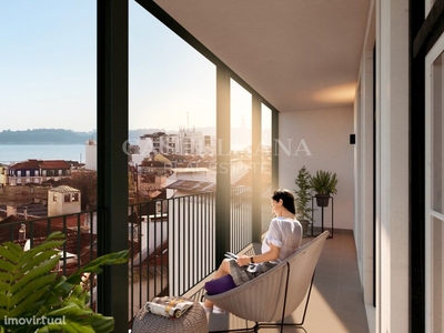 Apartamento T0+1 com terraço situado na Misericórdia, Lisboa