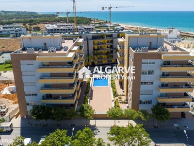 Apartamento T3 a 200 metros da praia de Quarteira no Algarve
