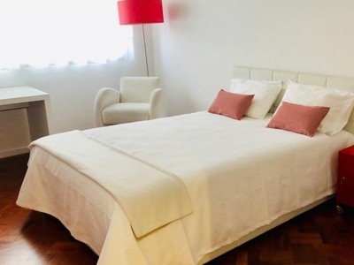 Aluga-se quarto em apartamento de 8 quartos em Paranhos, Porto