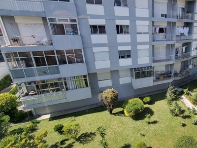 Apartamento T3 para arrendamento na Rua de Camilo Castelo Branco