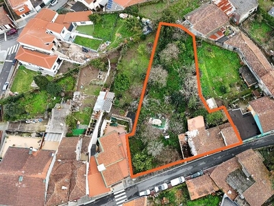 Moradia T3 em terreno com 1018m² em Baguim do Monte, Rio Tinto, Porto