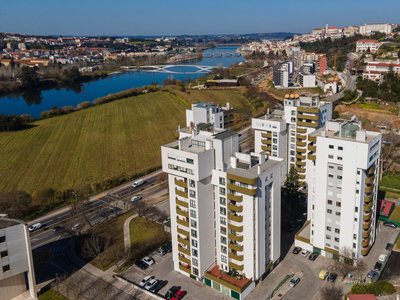 T4 com garagem na Urb. Quinta da Estrela