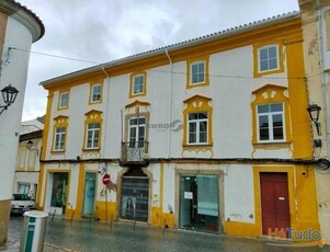 LCP1882 - Prédio de Banco no centro histórico de Portalegre