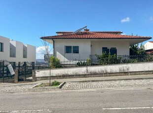 Moradia T5 à venda em Urgezes, Guimarães