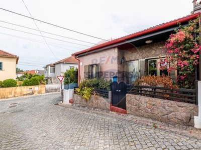 Casa Térrea T2 à venda na Rua de Penouços