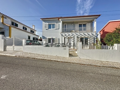 Moradia Isolada T4 Duplex à venda na Rua José Malhado