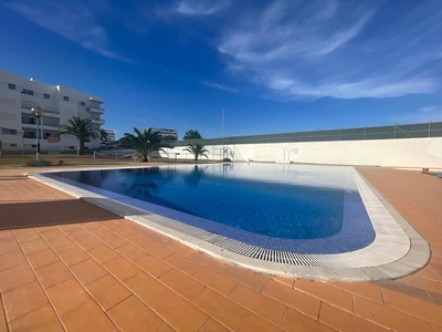 Espaçoso apartamento T1+1, em condomínio com piscina, perto do hospital dos Lusíadas, em Albufeira, Algarve