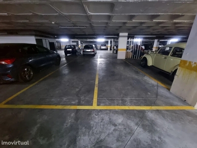 Estacionamento para comprar em Benfica, Portugal