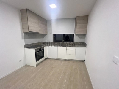 Apartamento T1+1 para arrendamento na Rua Sebastião de Carvalho