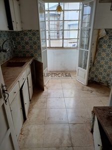 Apartamento T2 à venda na Rua Jacinto Nunes