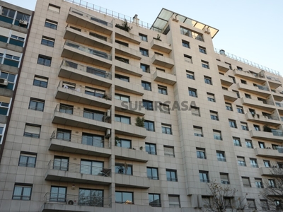 Apartamento T3 para arrendamento na Avenida Columbano Bordalo Pinheiro