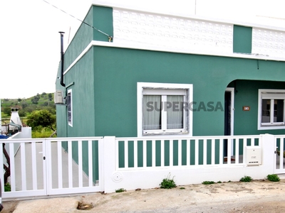 Casa Térrea T3 à venda na Rua das Fontaínhas
