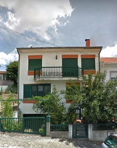 Moradia T4 Duplex à venda na Rua Fernando Morais