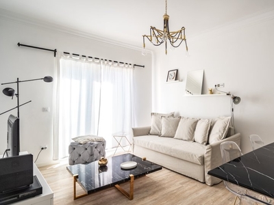 Apartamento de 2 quartos para alugar na Graça e São Vicente, Lisboa.
