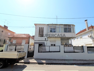 Andar de Moradia T3 Duplex à venda em Laranjeiro e Feijó