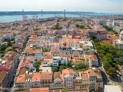 Apartamento T3 penthouse, vista rio, na Estrela, Lisboa
