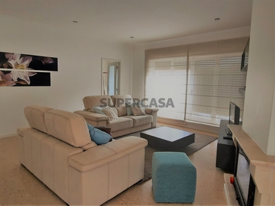 Apartamento T4 para arrendamento em Santa Maria da Feira, Travanca, Sanfins e Espargo