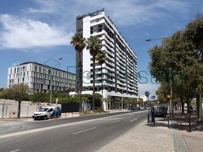 Duplex T5 à venda na Avenida Fernando Pessoa