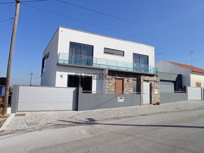 Moradia Isolada T4 Duplex à venda em Casal Pedro