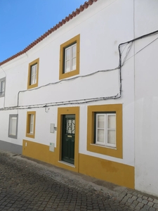 Moradia no coração do centro histórico de Évora - Investimento Rentável