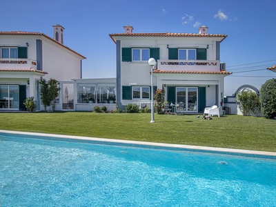 Moradia T3 Isolada 280m2 em condomínio fechado de 6 moradias com jardim e piscina comum | Assafora | Sintra