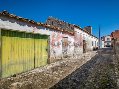 Casa Antiga T3 à venda em Vieira de Leiria