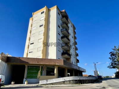 Apartamento T2 à venda na Avenida António Farinha Pereira