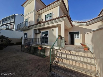 Casa para alugar em Barcarena, Portugal